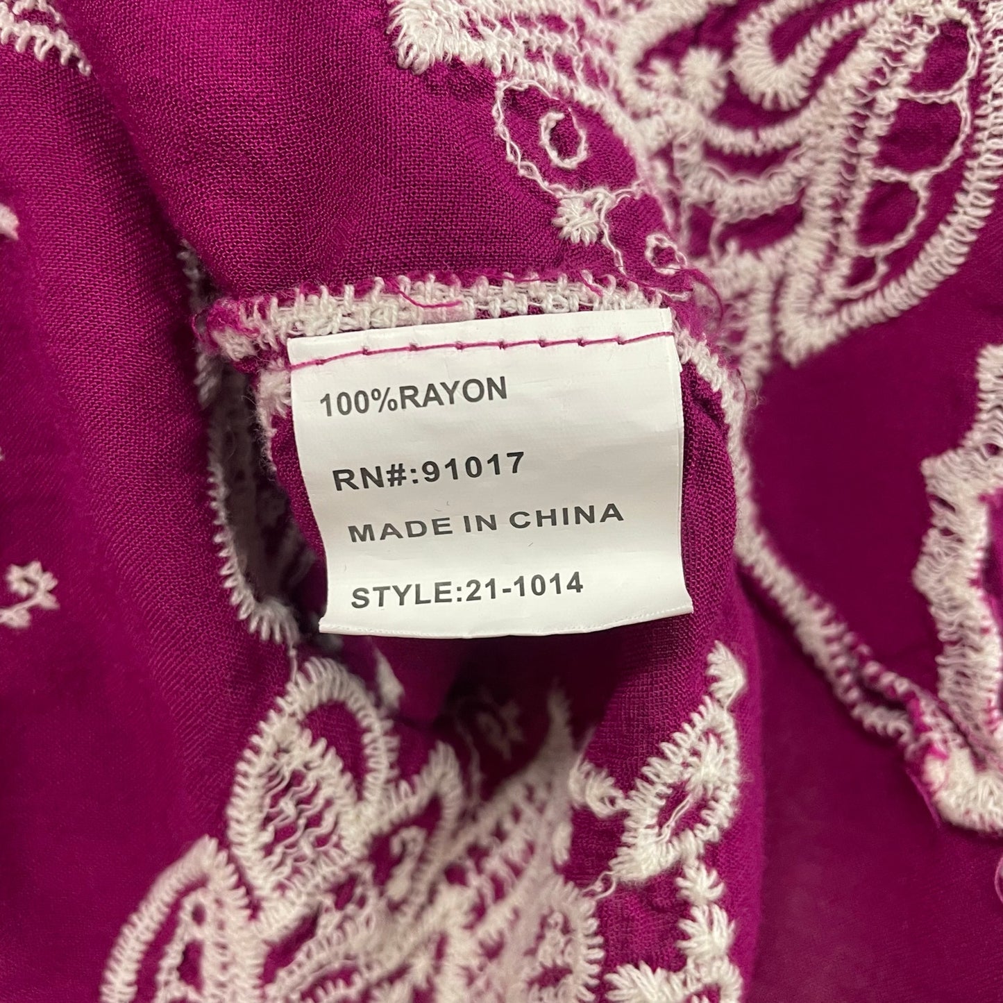 Solitaire Short Sleeve Scallop Hem Magenta Ivory Floral Embroidered Top Small