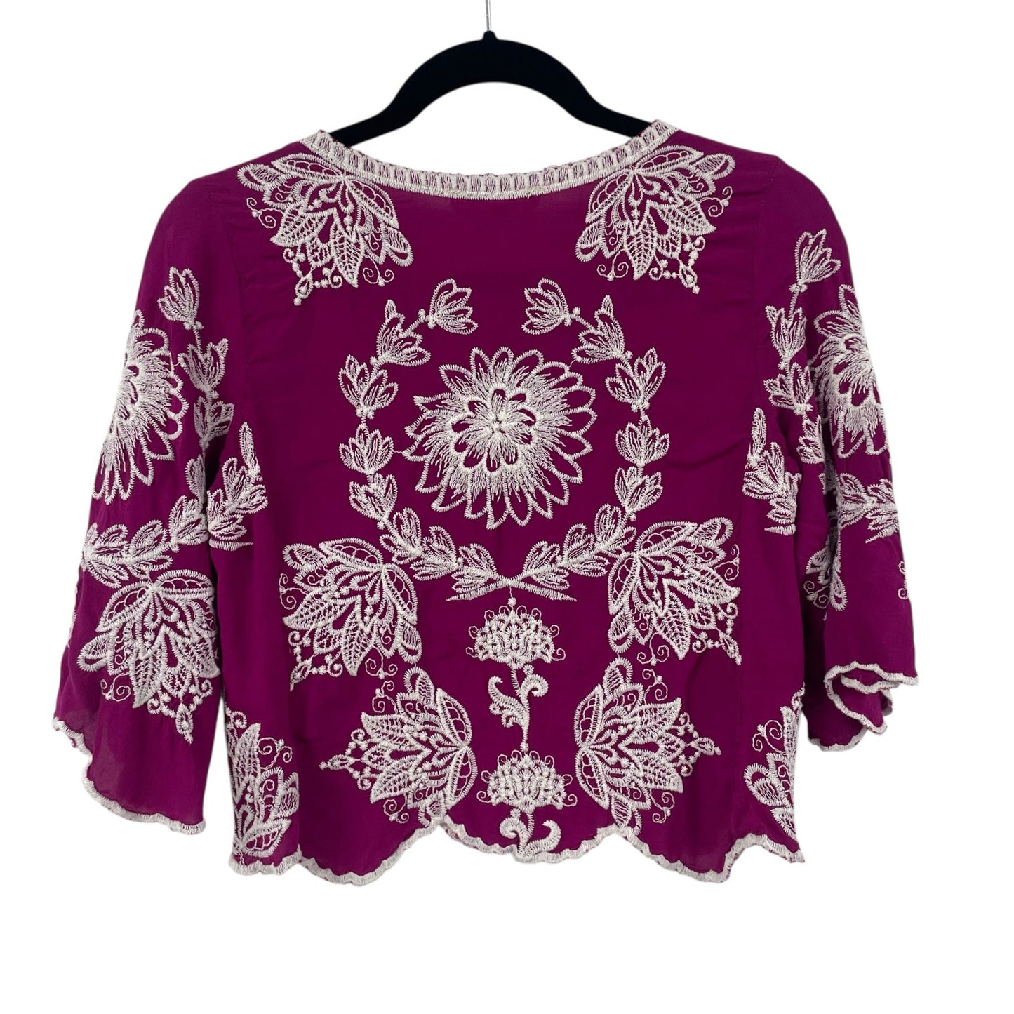 Solitaire Short Sleeve Scallop Hem Magenta Ivory Floral Embroidered Top Small