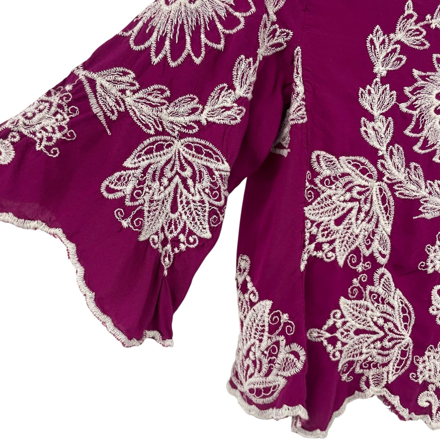 Solitaire Short Sleeve Scallop Hem Magenta Ivory Floral Embroidered Top Small