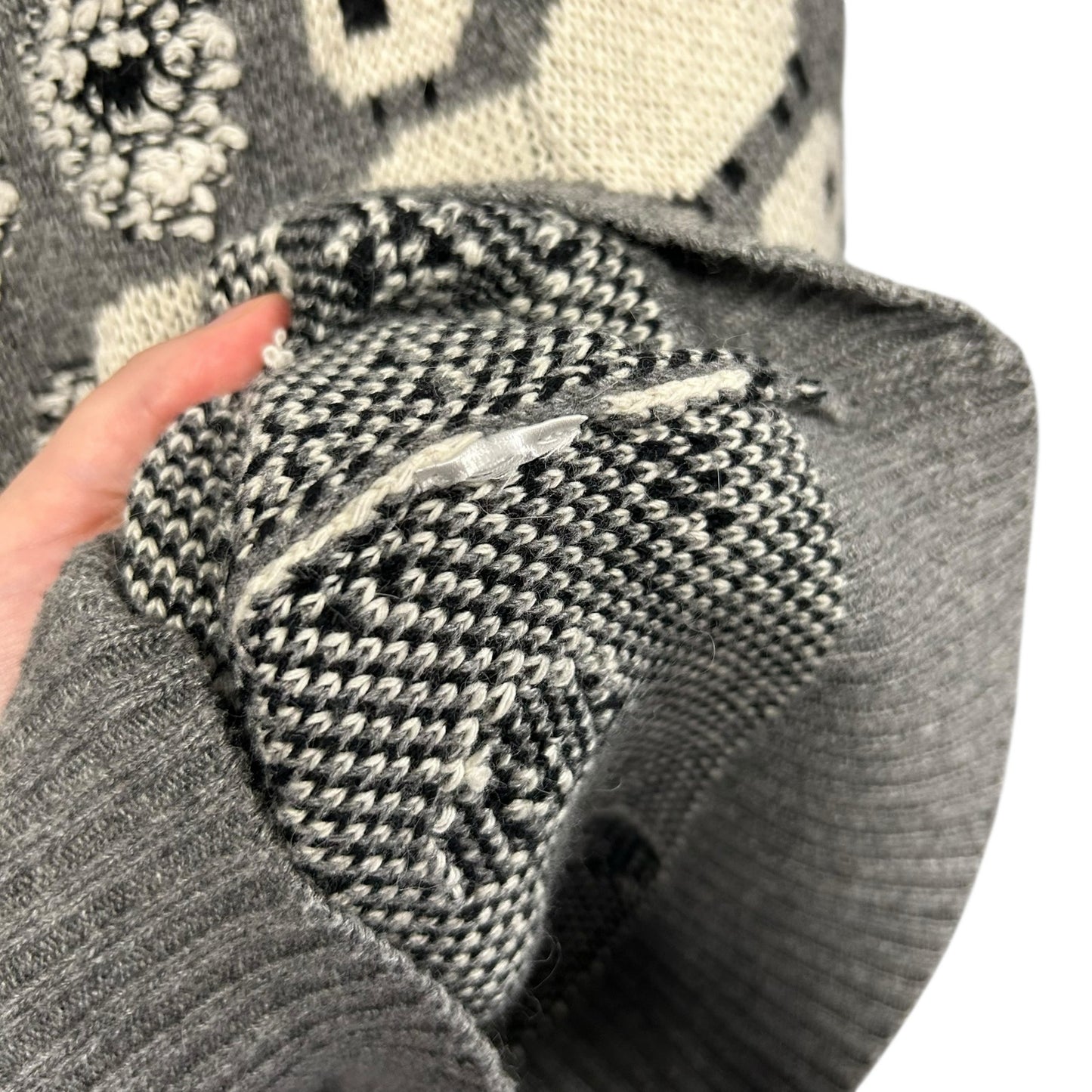 THML Grey White Sheep Print Long Sleeve Pullover Sweater Womens Size Small