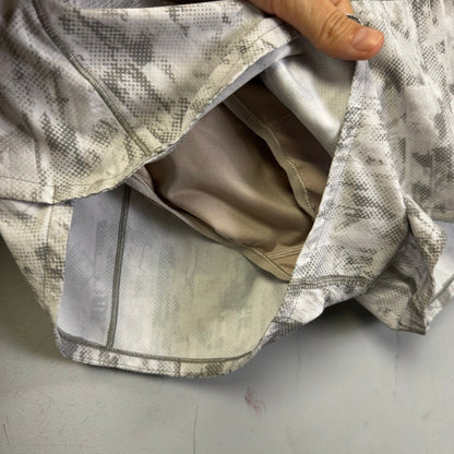 Lululemon Athletica Gray White Print High Rise Pull On Speed Up Shorts Womens 6