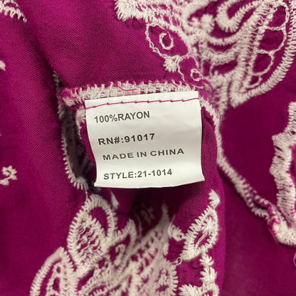 Solitaire Short Sleeve Scallop Hem Magenta Ivory Floral Embroidered Top Small