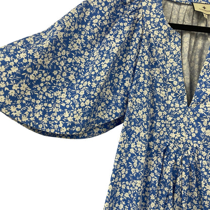 Tuckernuck Blooms on Broad Finley Flutter Sleeve Top Blue White Floral Medium